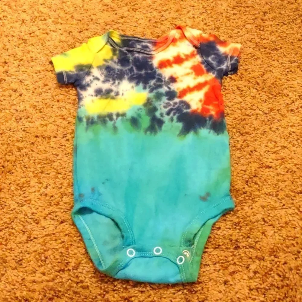 Carter's onesie tie dye size 9 months